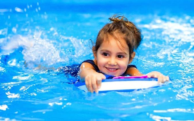 کلاسهای آموزش شنای نوزادان